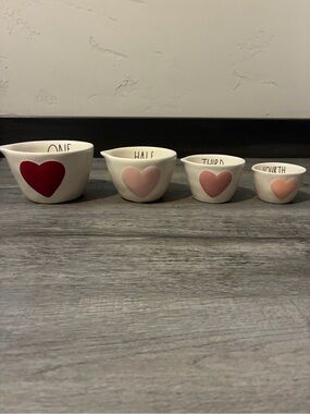 Rae Dunn heart measuring cups